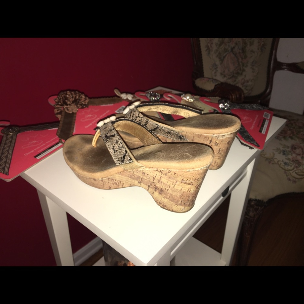Wedged Flip flops - Picture 2 of 2